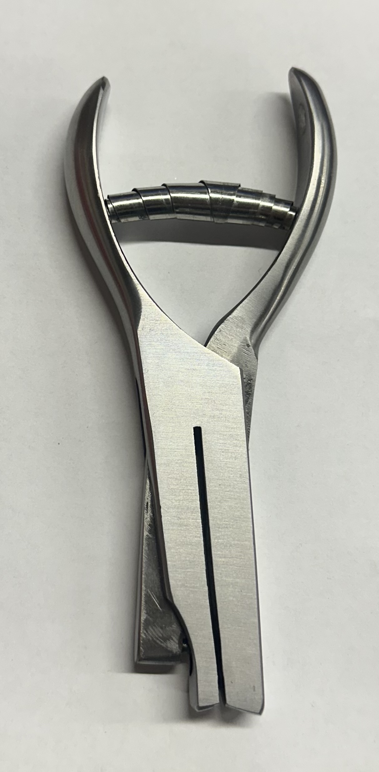 Punch-pliers with visible punch-hole